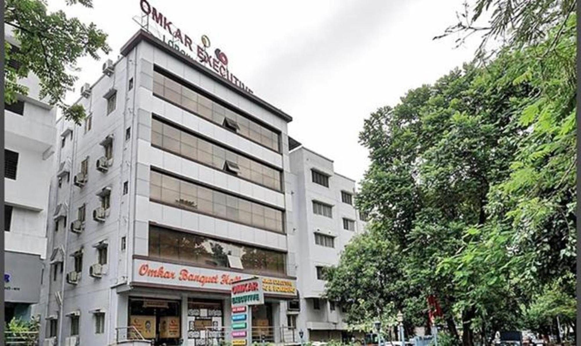 Omkar Executive Hotel Yerandwane Exterior foto