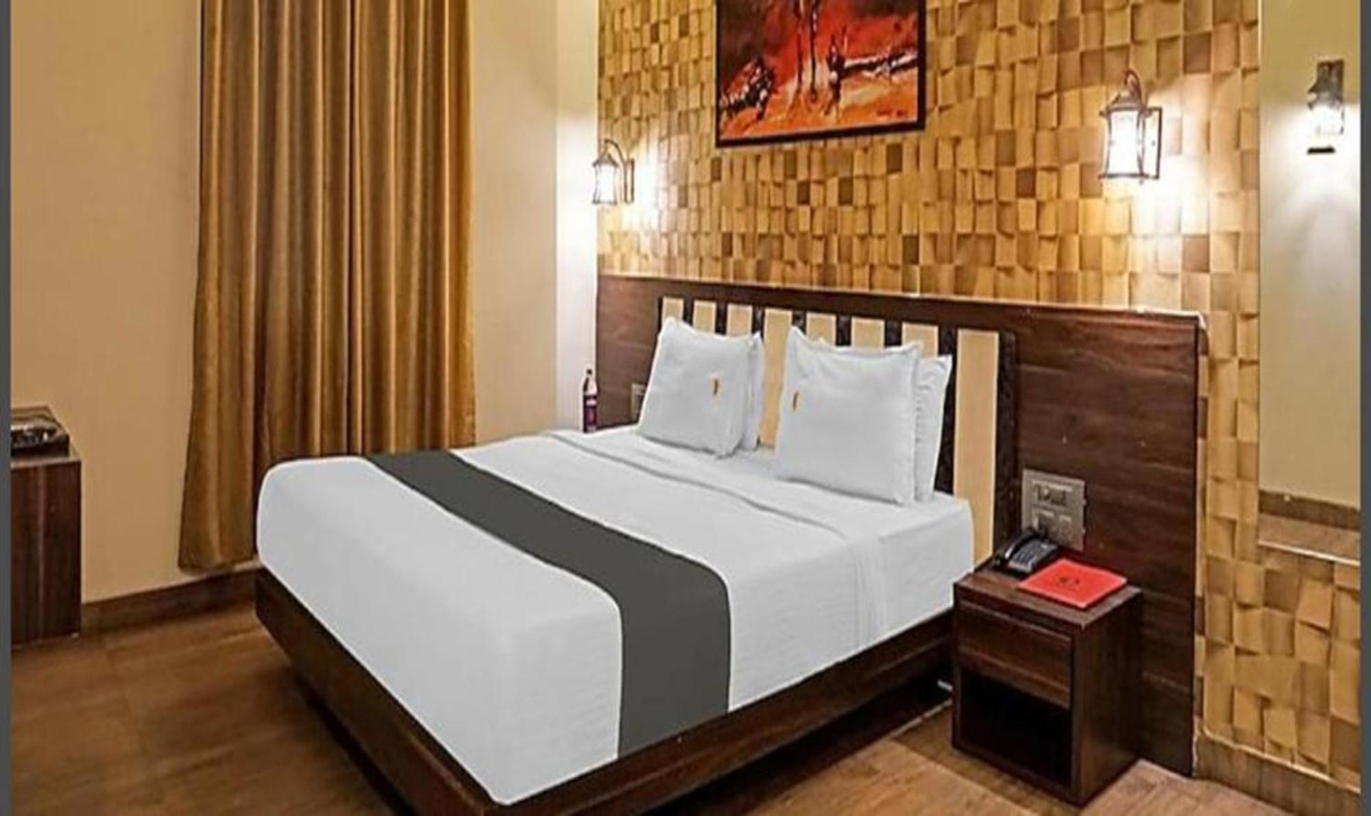 Omkar Executive Hotel Yerandwane Exterior foto