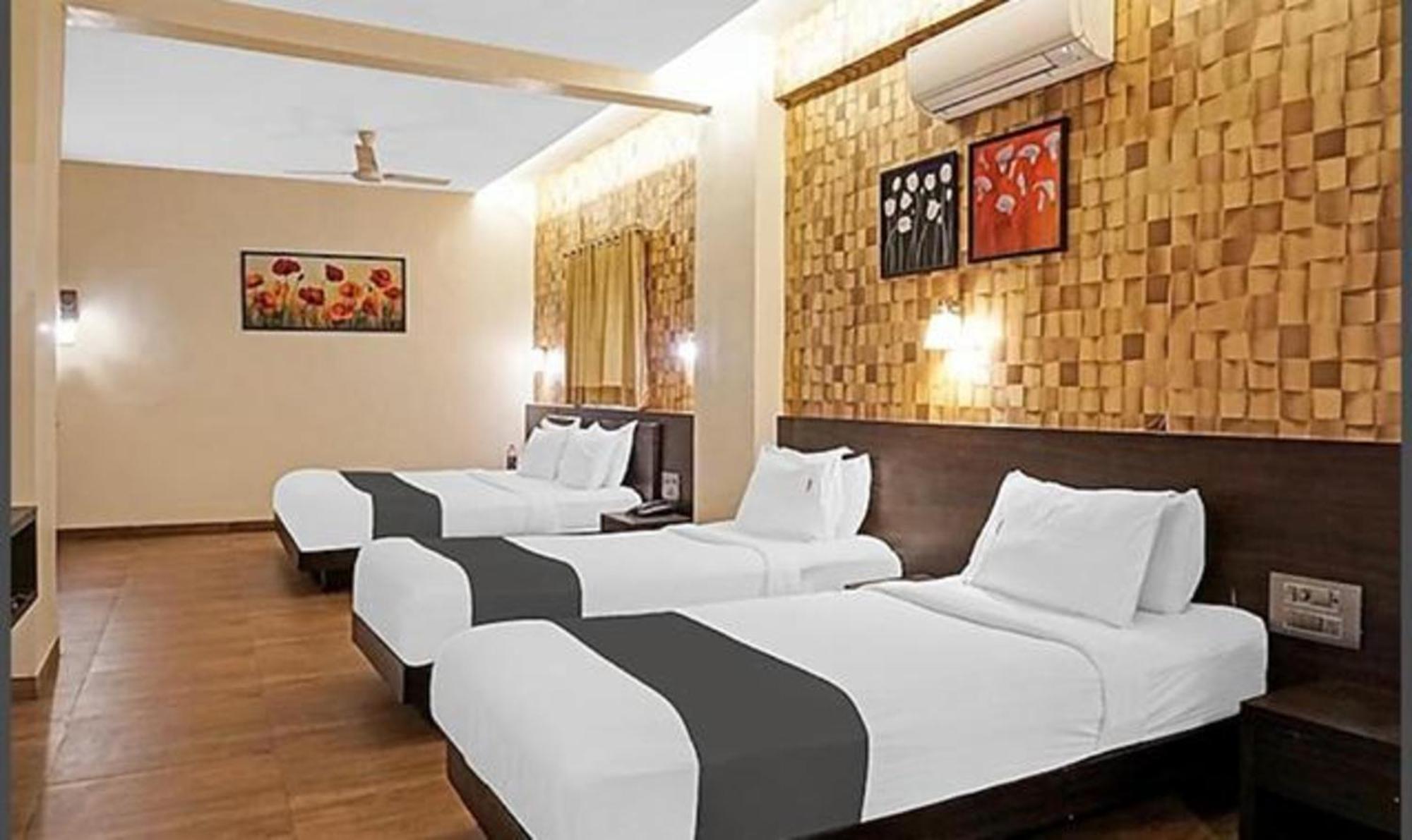Omkar Executive Hotel Yerandwane Exterior foto