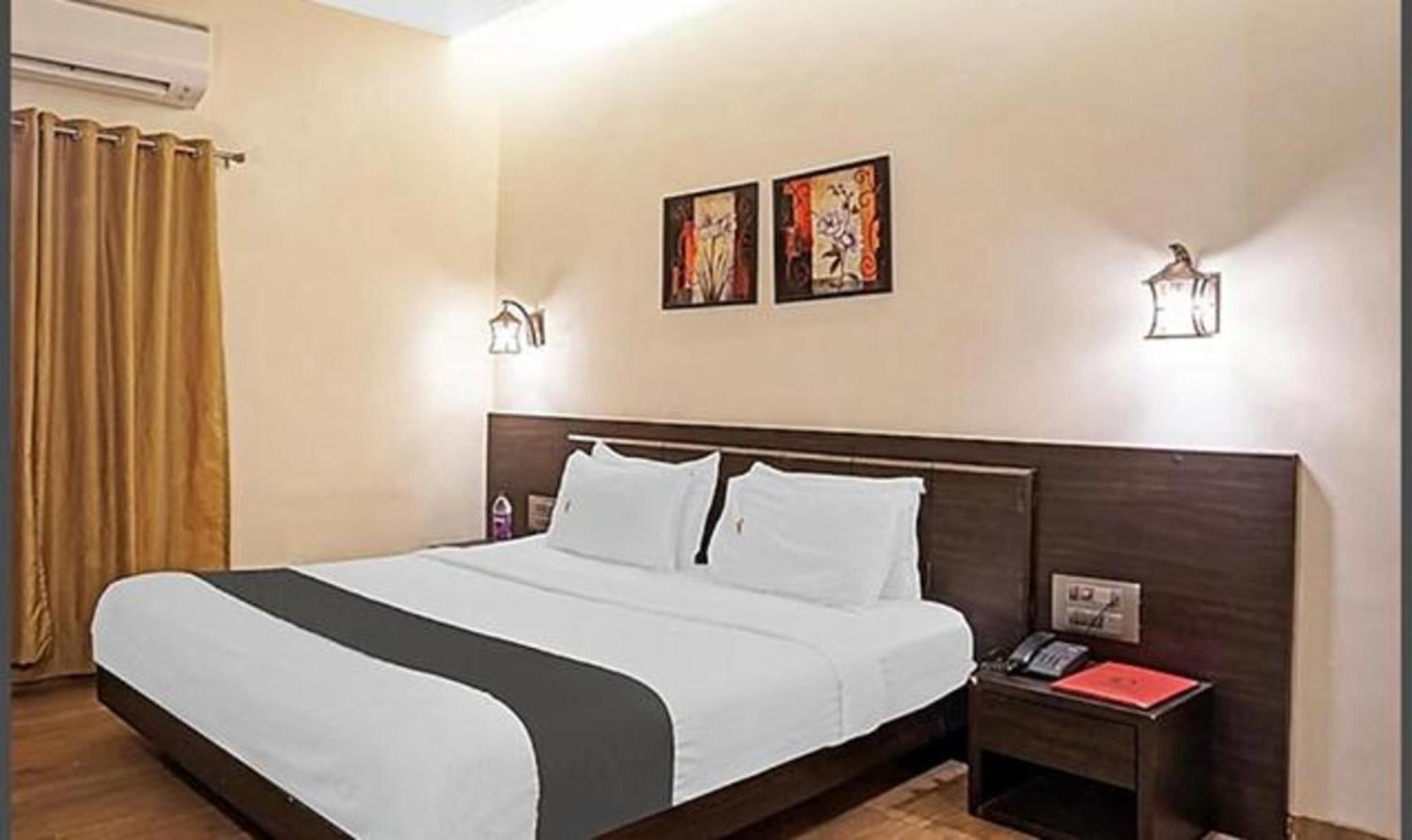 Omkar Executive Hotel Yerandwane Exterior foto