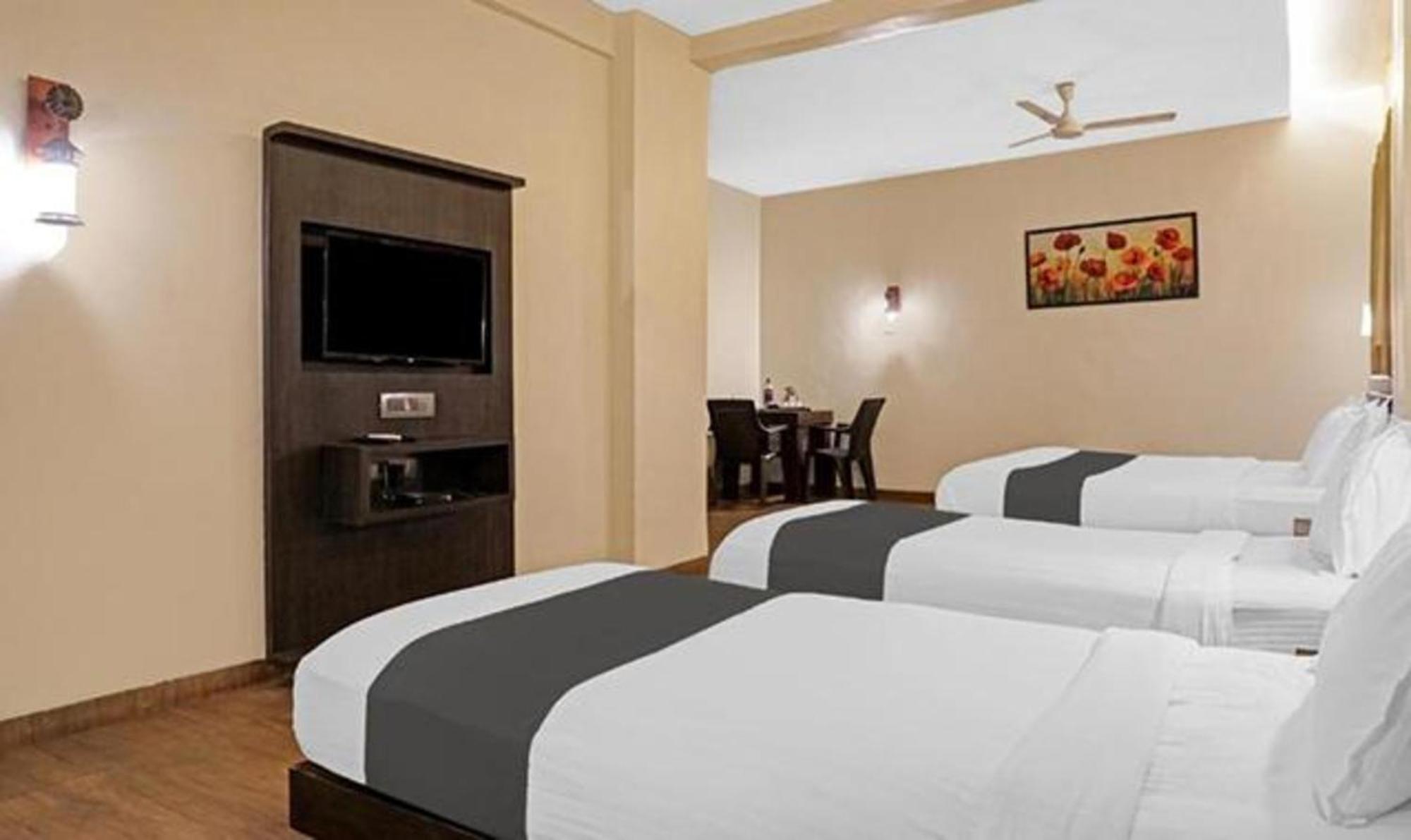 Omkar Executive Hotel Yerandwane Exterior foto
