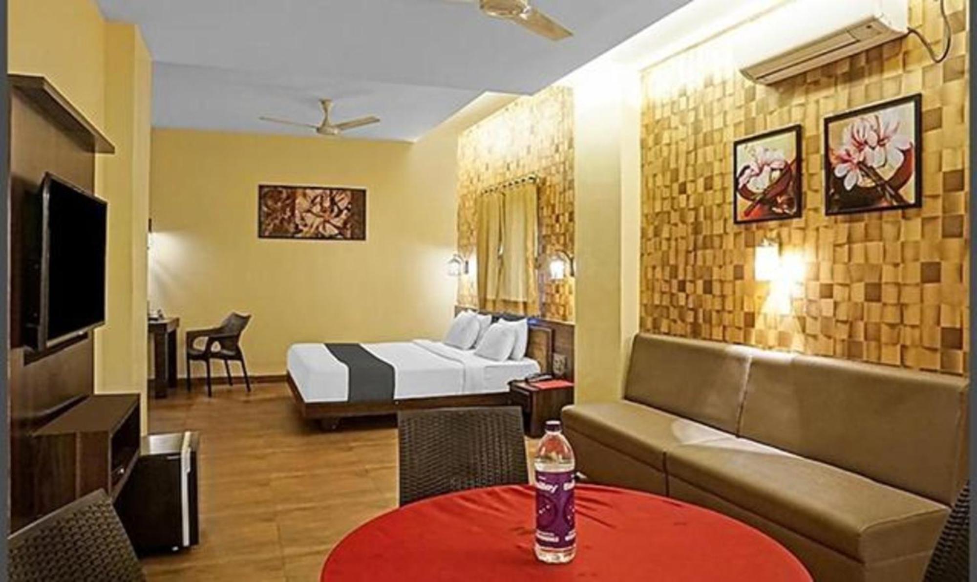 Omkar Executive Hotel Yerandwane Exterior foto
