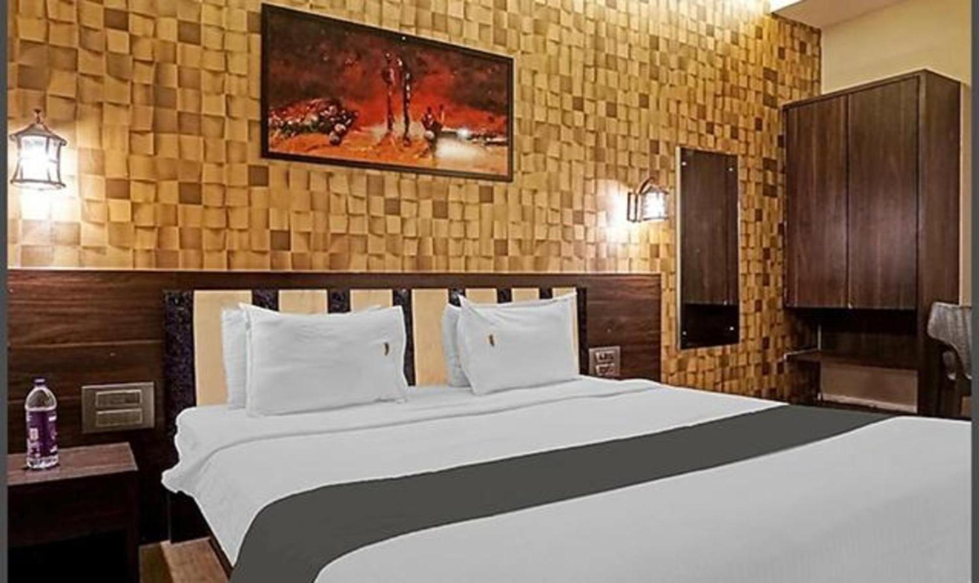 Omkar Executive Hotel Yerandwane Exterior foto