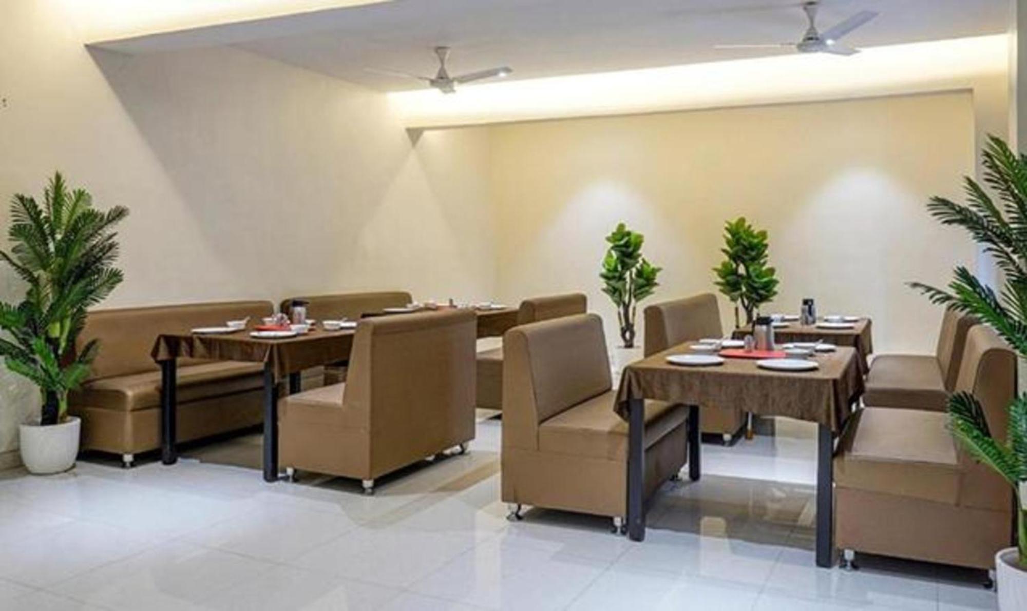 Omkar Executive Hotel Yerandwane Exterior foto