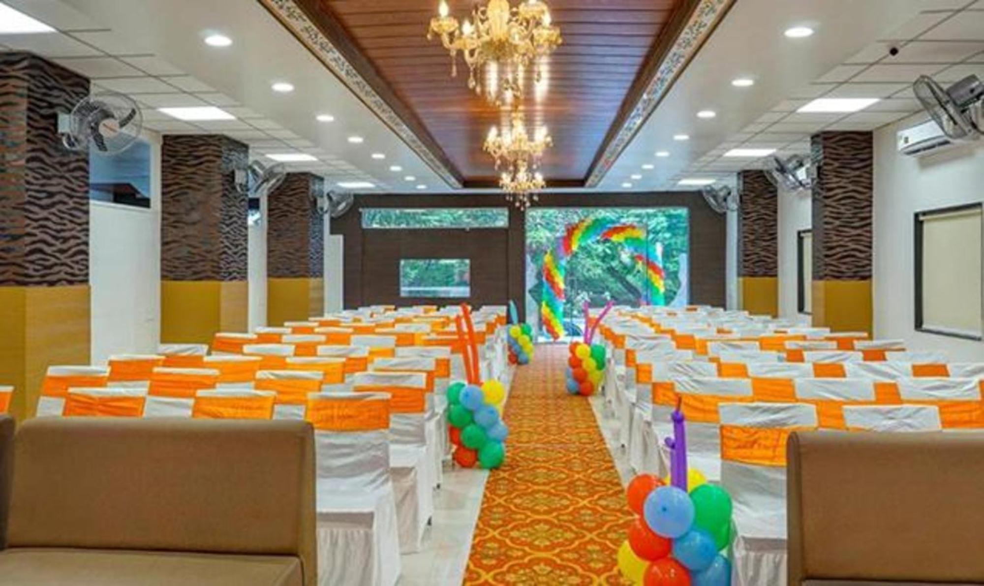 Omkar Executive Hotel Yerandwane Exterior foto