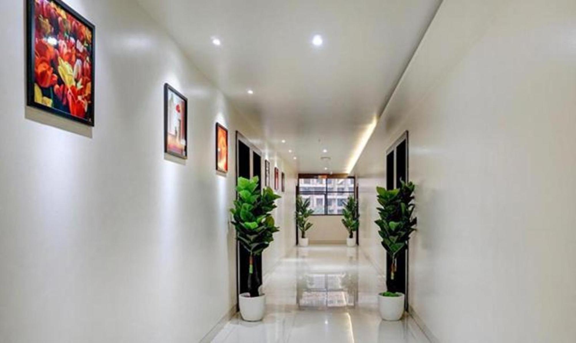 Omkar Executive Hotel Yerandwane Exterior foto