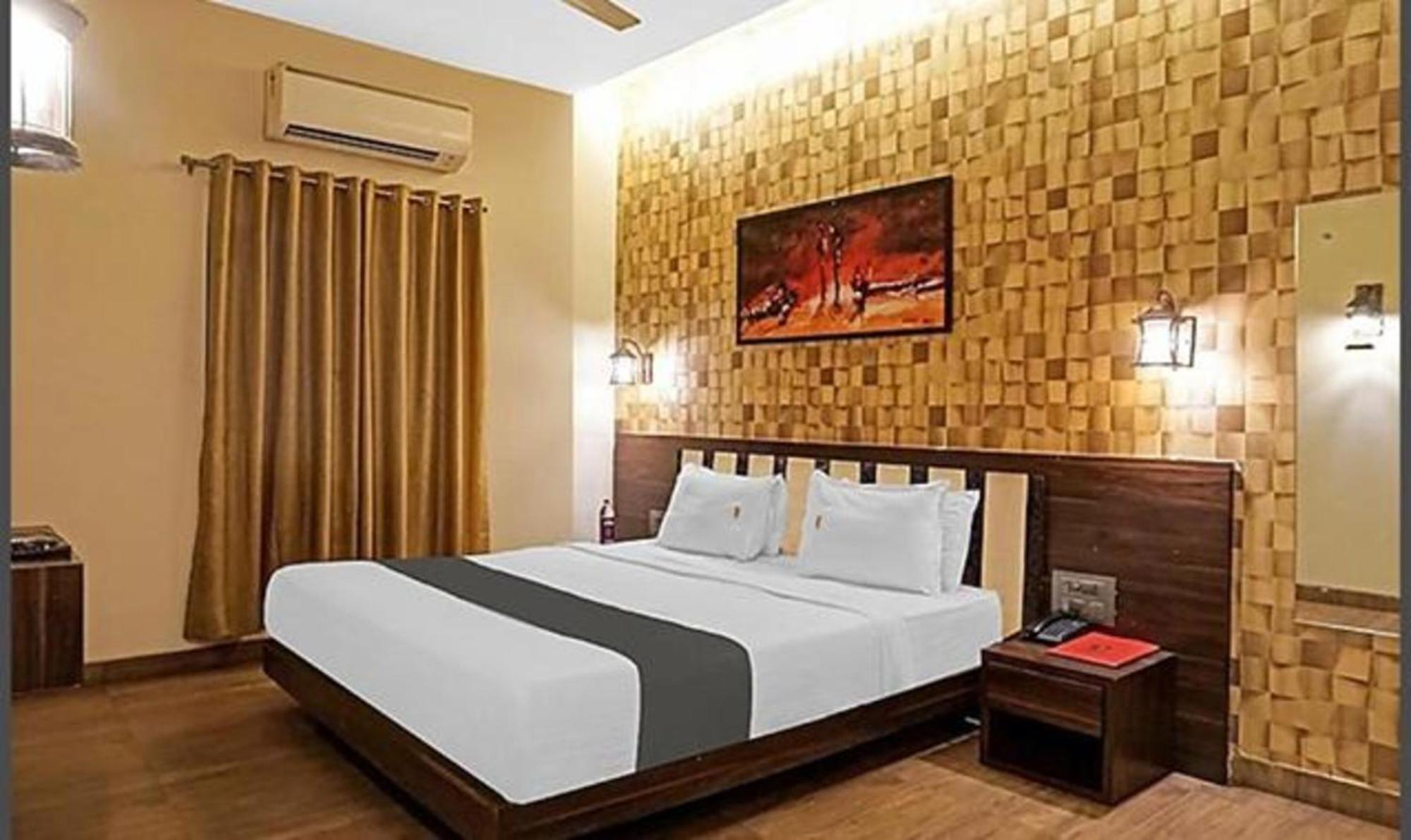 Omkar Executive Hotel Yerandwane Exterior foto