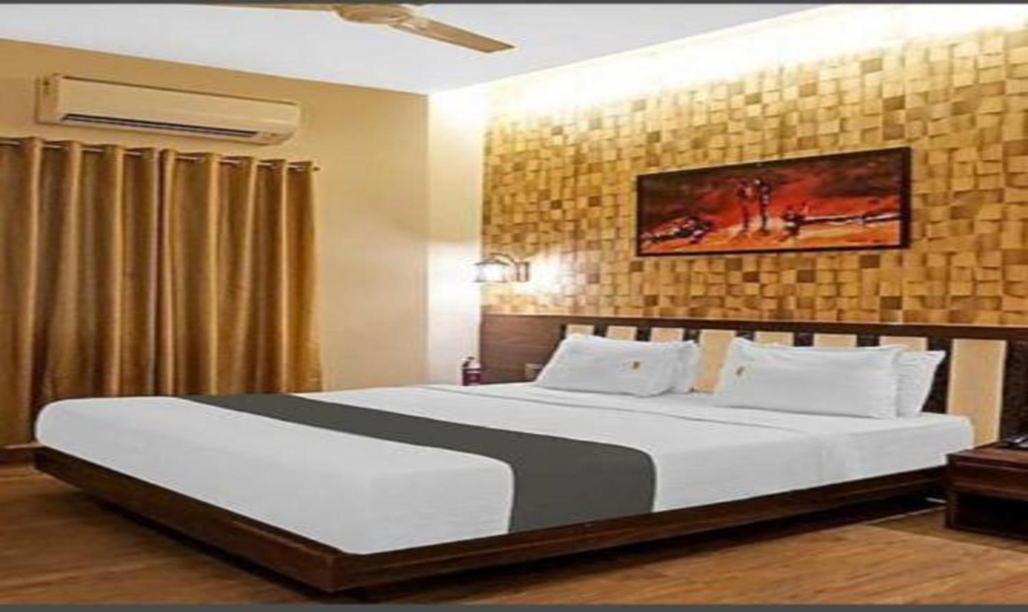 Omkar Executive Hotel Yerandwane Exterior foto