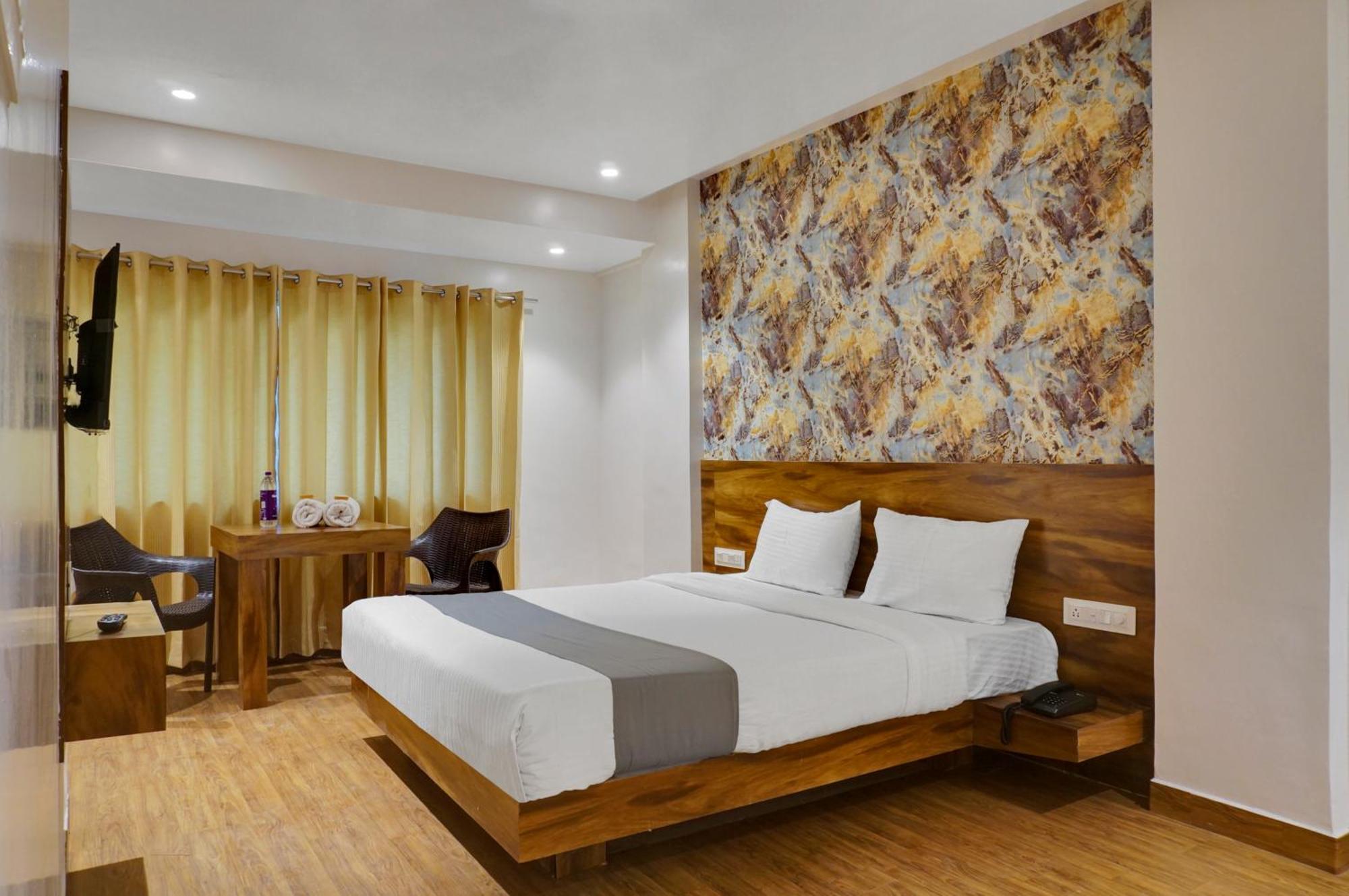 Omkar Executive Hotel Yerandwane Exterior foto